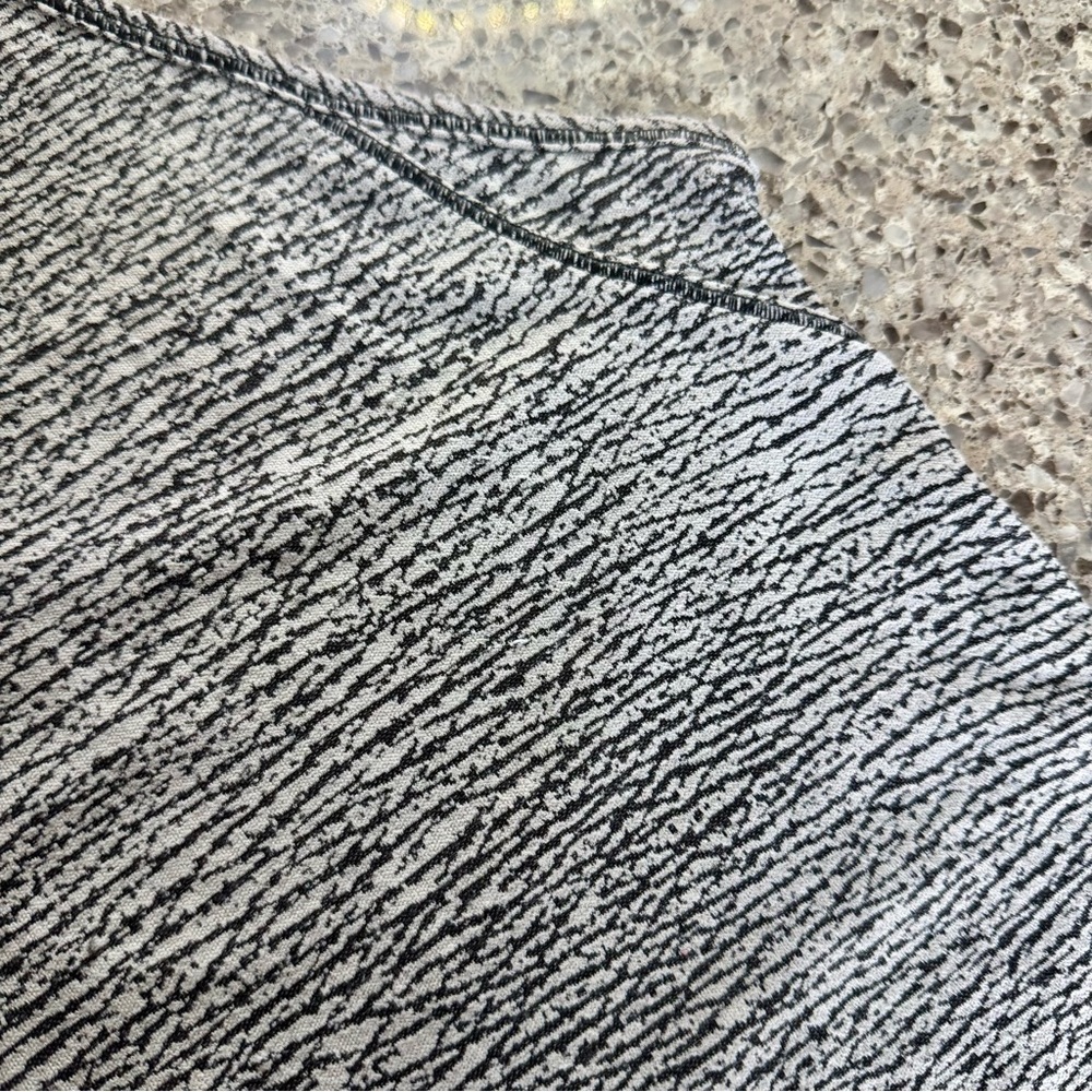 Lululemon l Long Distance Tank l Sheer Luon Pebble Jacquard White/Black - Picture 10 of 14